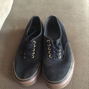 Black vans with gum bottom size 9 men 10.5 women
